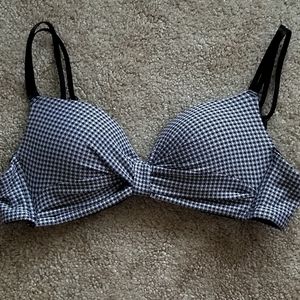Women's push-up bra